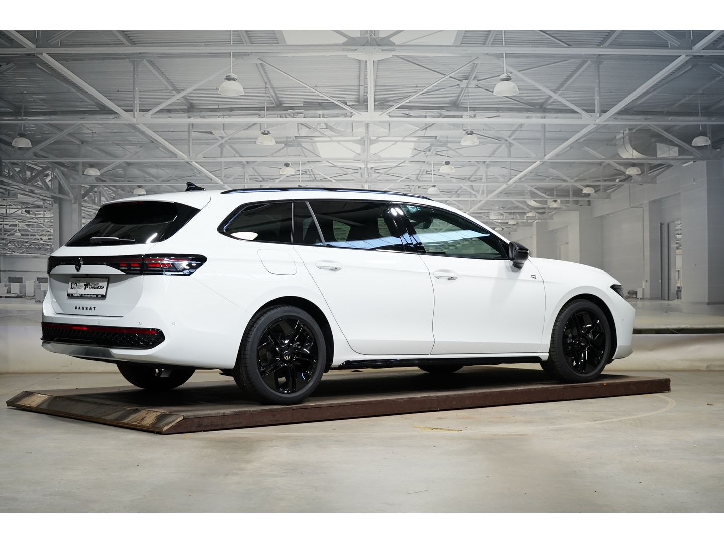 Volkswagen Passat Variant R-Line 2.0 TDI DSG Pano AHK Matri imagem 3