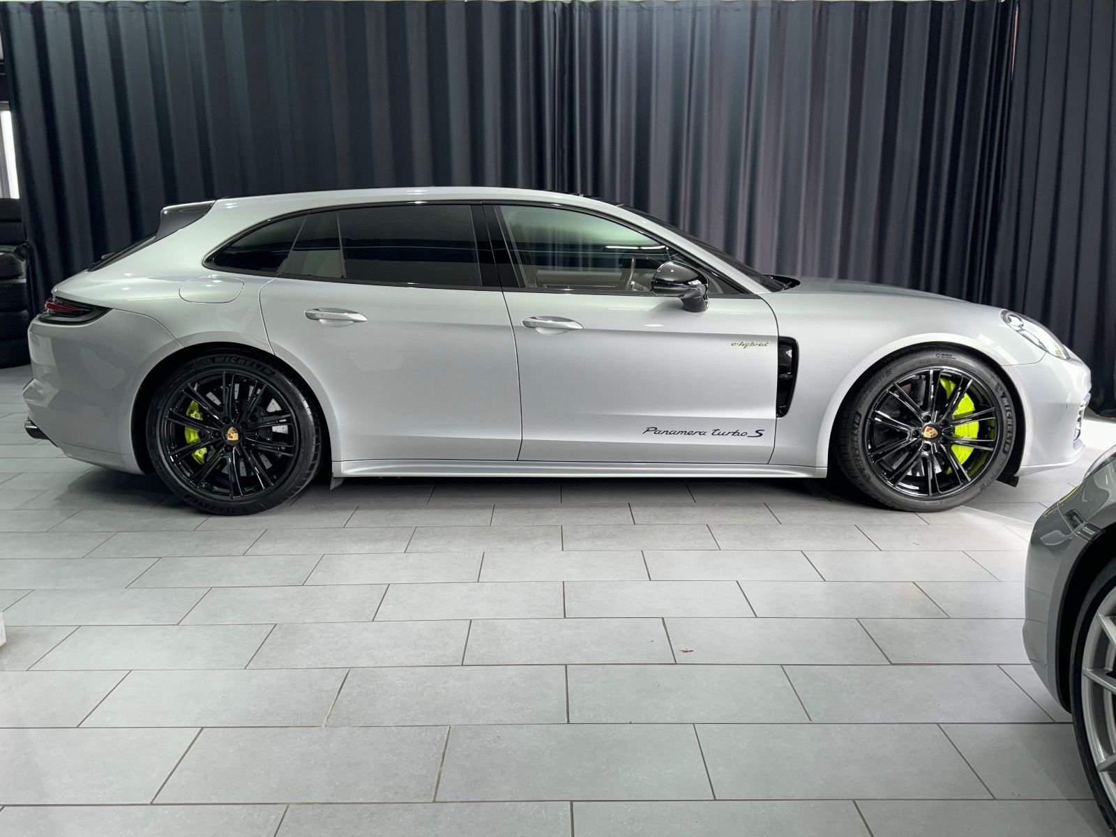 Fahrzeugabbildung Porsche Panamera Sport Turismo Turbo S E-Hybrid*PCCB*ACC