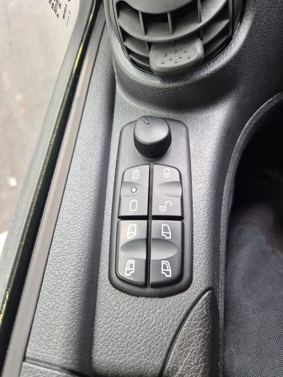 Fahrzeugabbildung Mercedes-Benz Atego 816 4x2 Möbelkoffer 3 Sitze