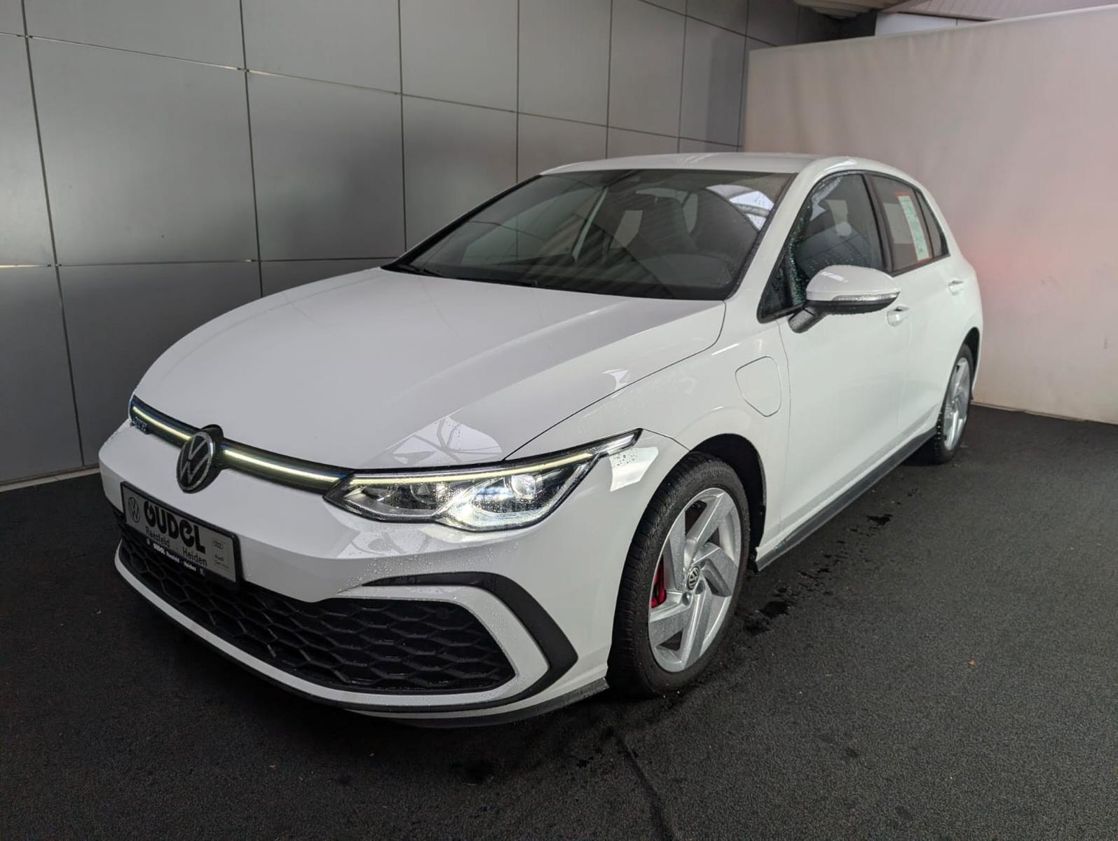 Volkswagen Golf VIII Lim. 1.4 GTE eHybrid AHK ACC LED 17"