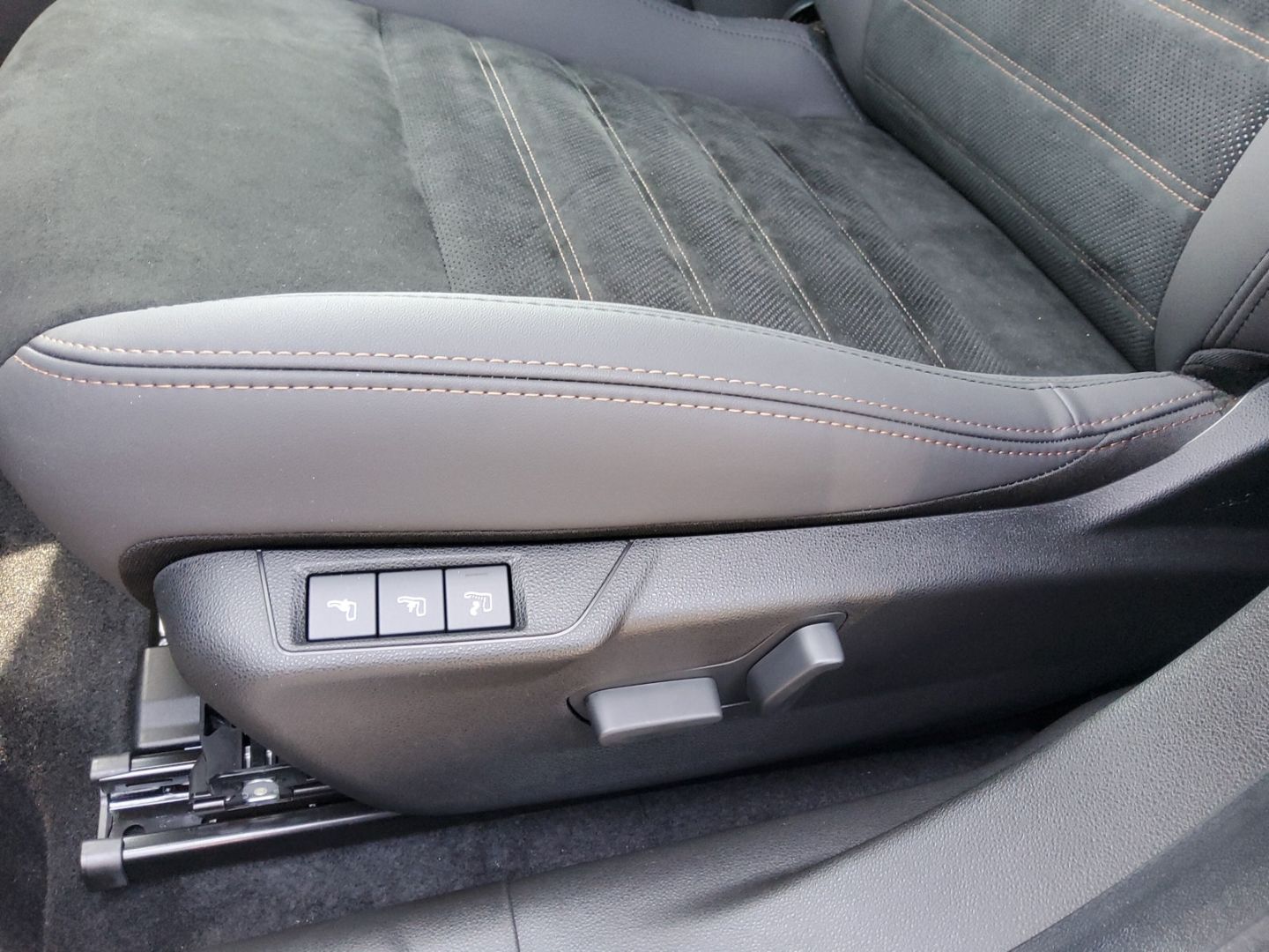 Fahrzeugabbildung Alfa Romeo Junior Elektro Intensa Sondermodell Navi, 360°