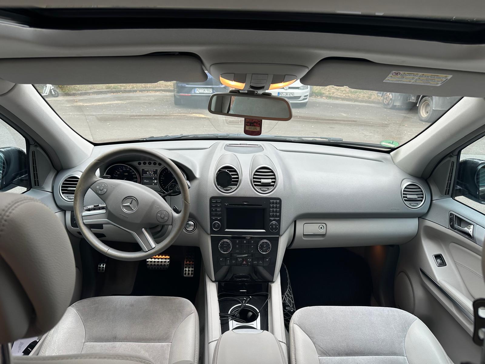 Mercedes-Benz ML 300 CDI 4MATIC BlueEFF. Grand Edition Gra...