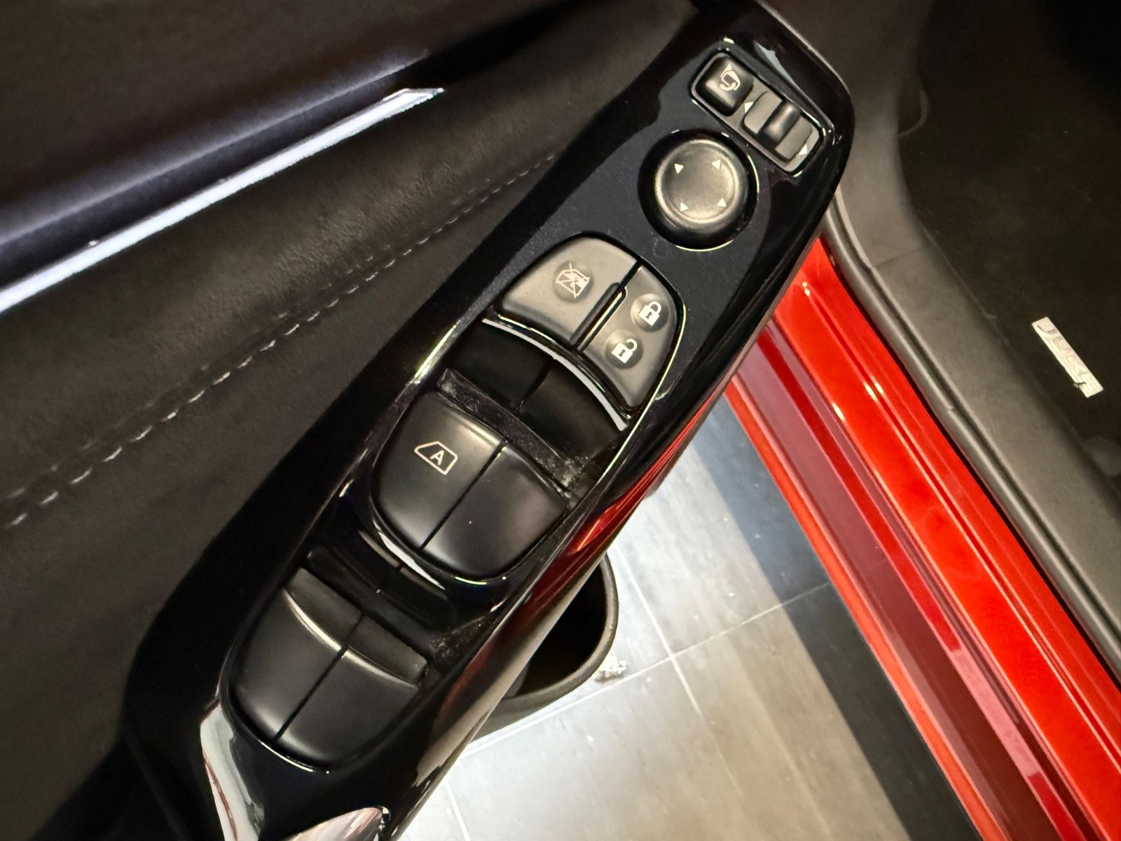 Fahrzeugabbildung Nissan Juke Hybrid N-Design - BOSE, 360°Kam.,Navi