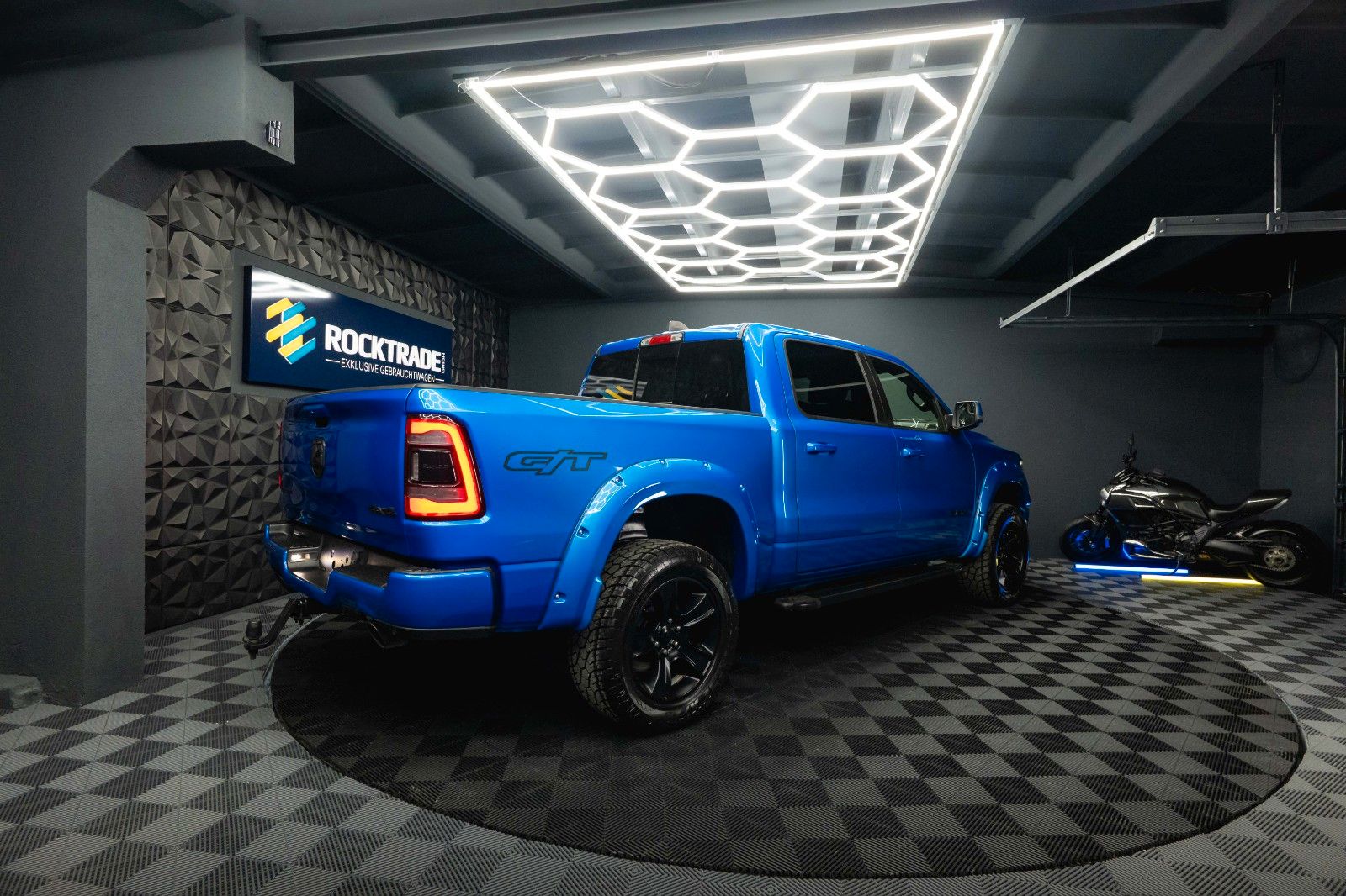 Fahrzeugabbildung Dodge RAM 5.7 V8 HEMI 4x4 NIGHT GT SPORT Night-Paket