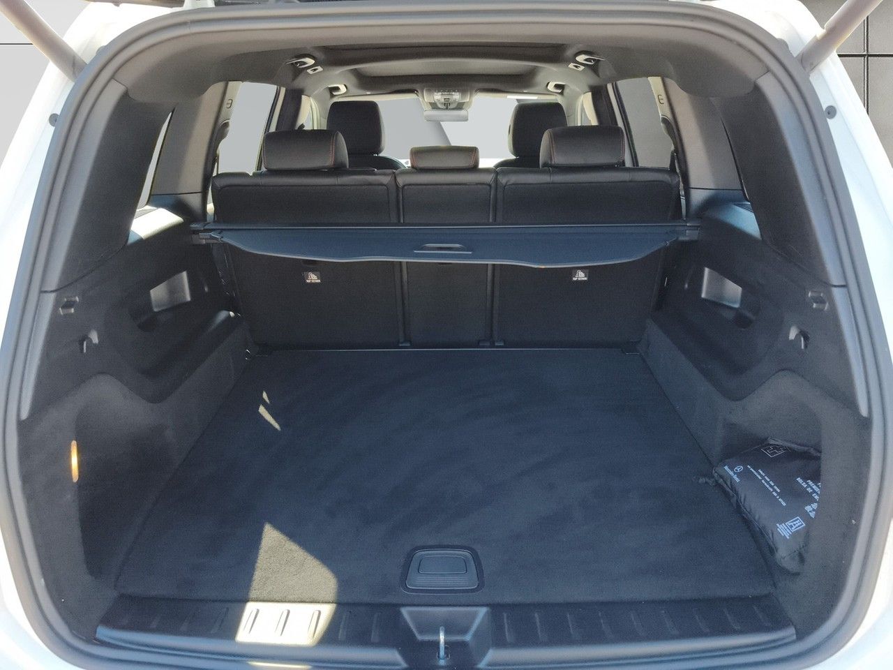 Mercedes-Benz GLB 250 DCT AMG-LINE AHK MATRIX DISTRONIC PANO foto 9