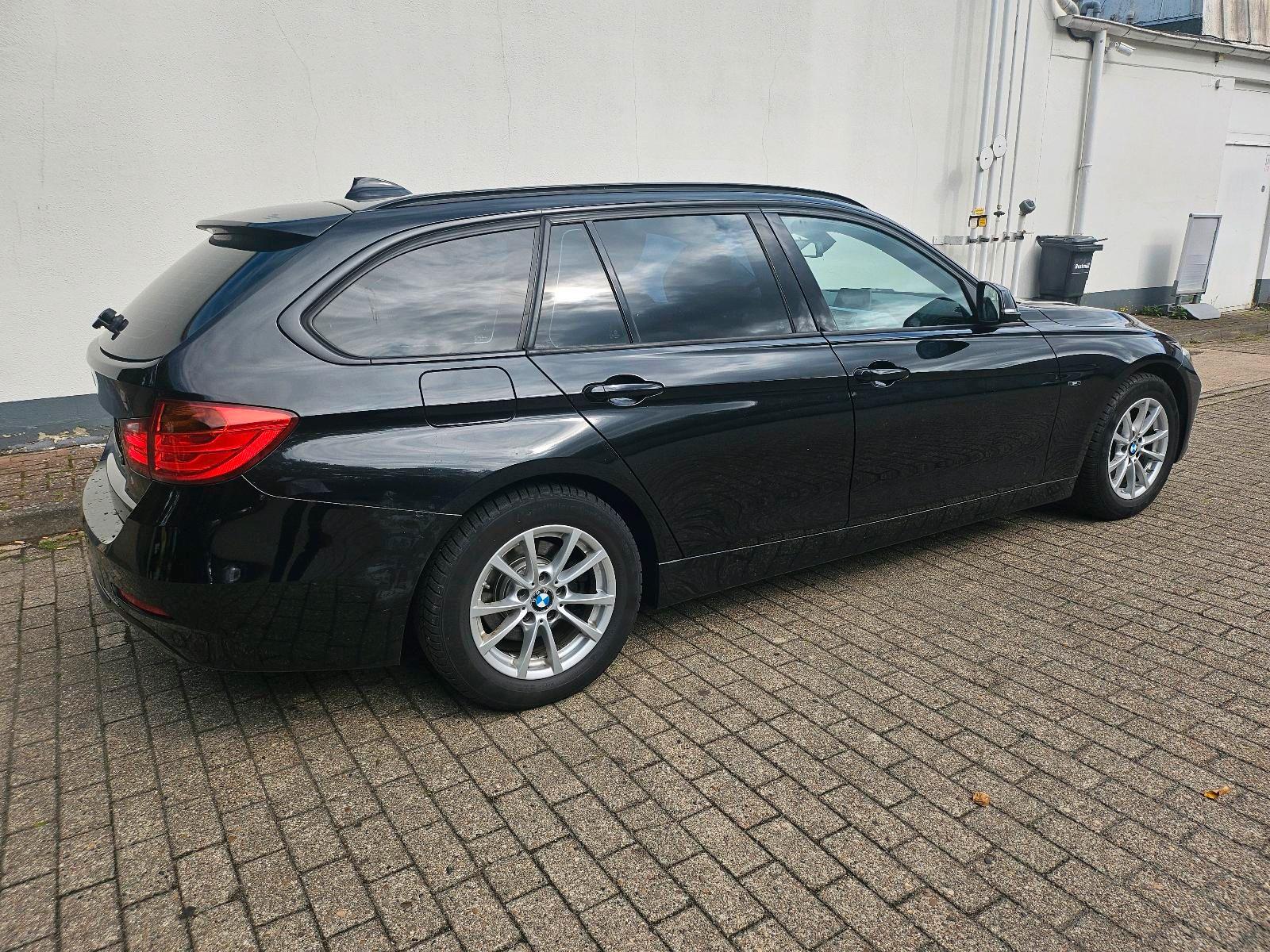 BMW 318 2014 — interior