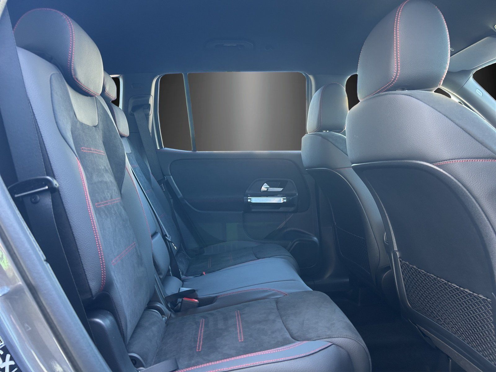 Fahrzeugabbildung Mercedes-Benz GLB 200 AMG 360° AHK KeyGo DISTRONIC Multibeam