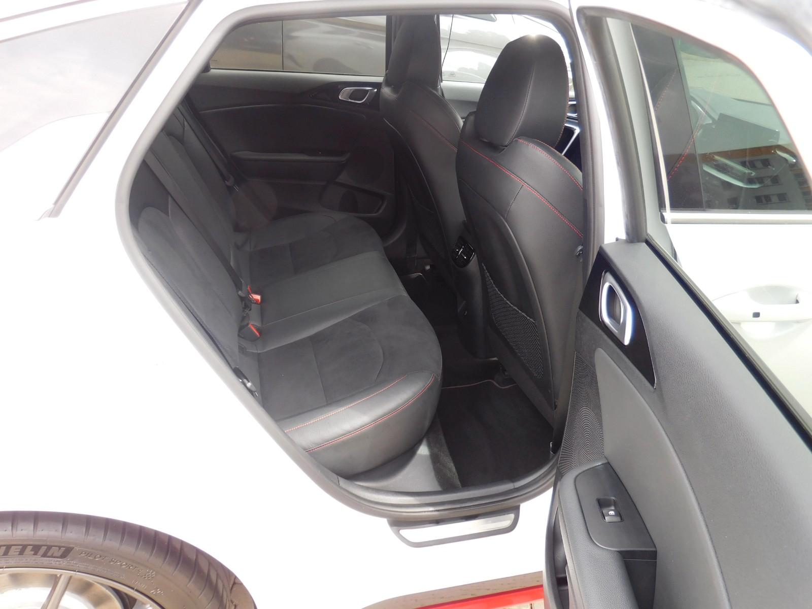 Kia ProCeed 1.6T-GDI DCT7 GT*LED*NAV*KAM*ACC