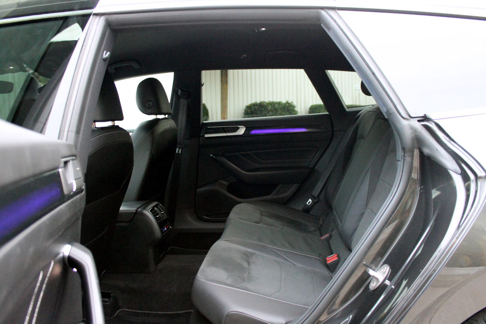 Fahrzeugabbildung Volkswagen Arteon SB 2.0TDI DSG R-Line 4M ACC KAM H&K AHK