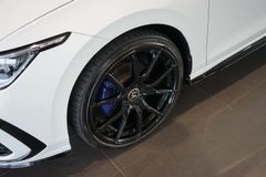 VW Golf 2.0 TDI R-Line | Pano | Matrix | Navi | ACC VW Golf 2.0 TDI R-Line | Pano | Matrix | Navi | ACC