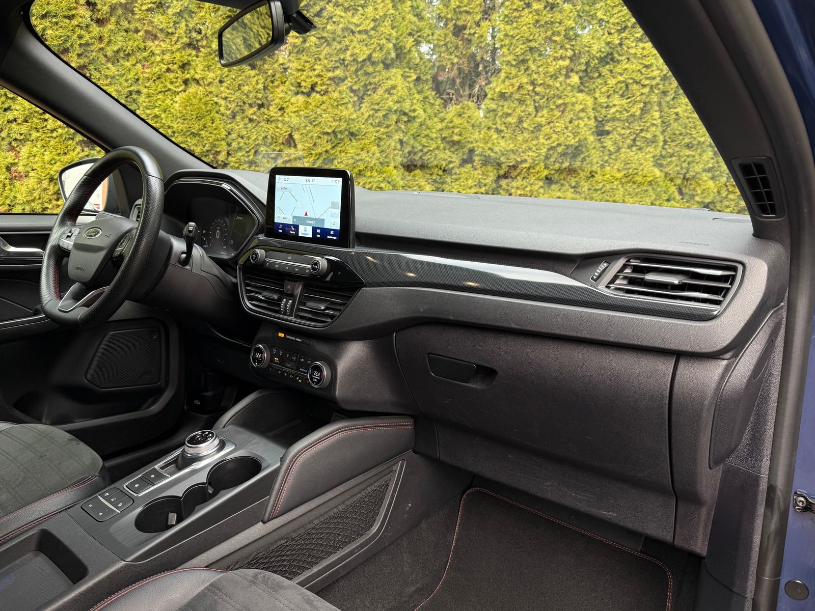 Fahrzeugabbildung Ford Kuga 2.0 PHEV ST-Line X LED+NAVI+SHZ+KAM+AHK+HuD