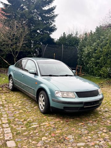 Volkswagen Vw Passat 1,8T mit fast neuem Tüv