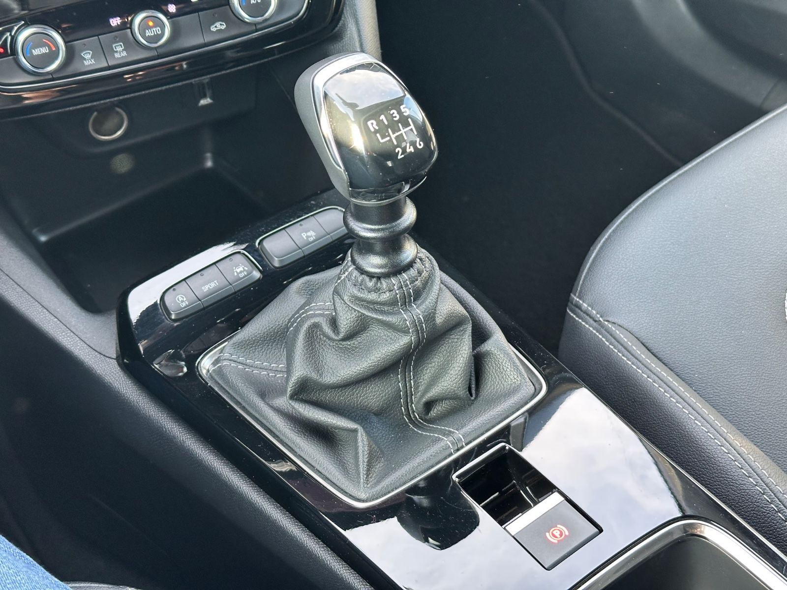 Fahrzeugabbildung Opel Mokka Ultimate*Alcantara*SHZ*LHZ*RFK*NaviPro*Car