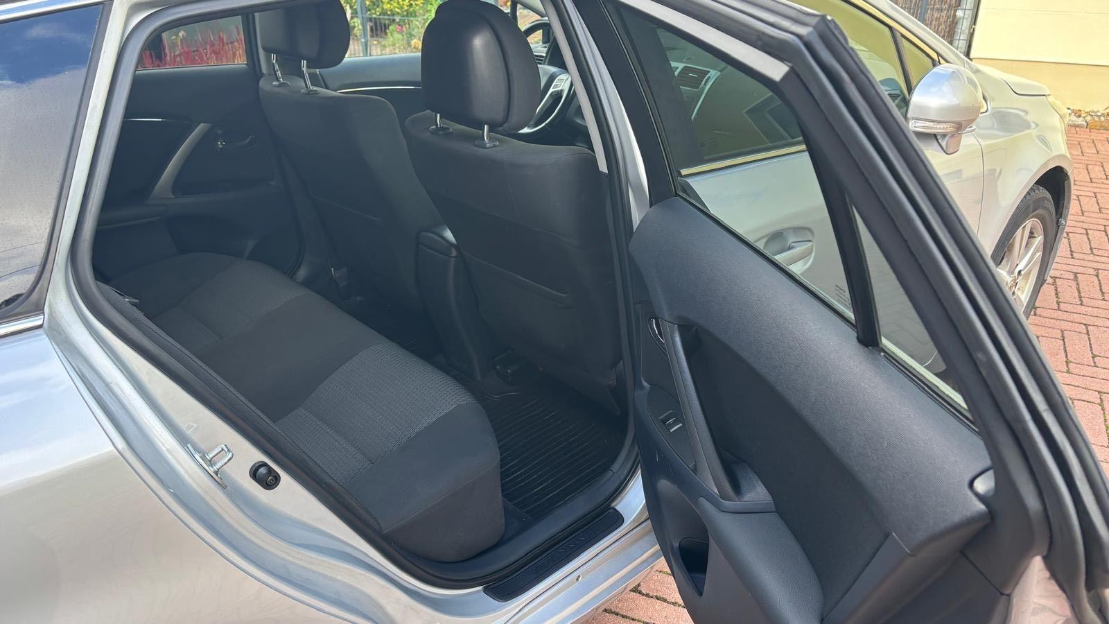 Toyota Avensis 2012 — photo 8