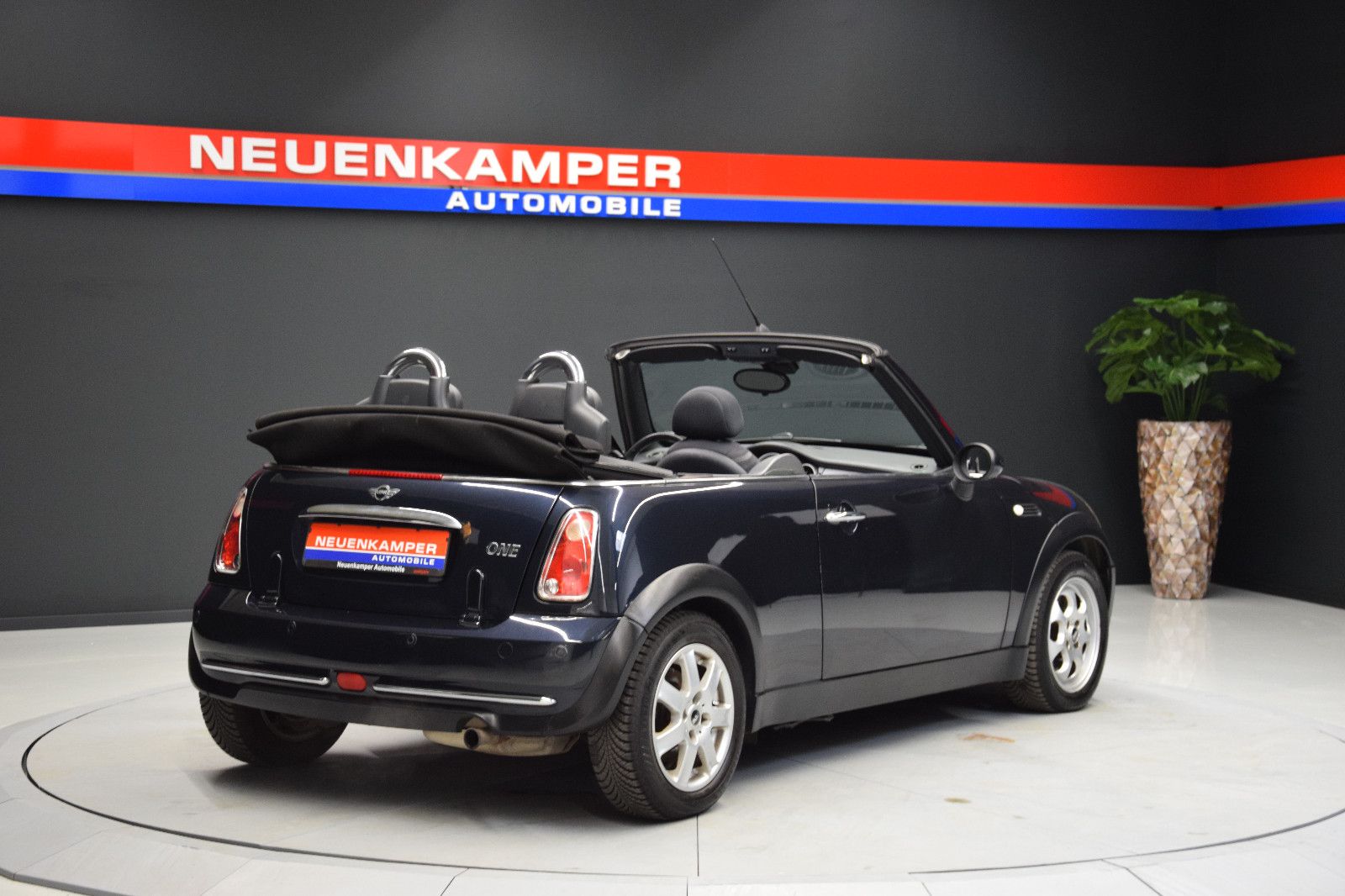 Fahrzeugabbildung MINI One Cabrio Pepper Klima Sitzheizung PDC 2. Hand