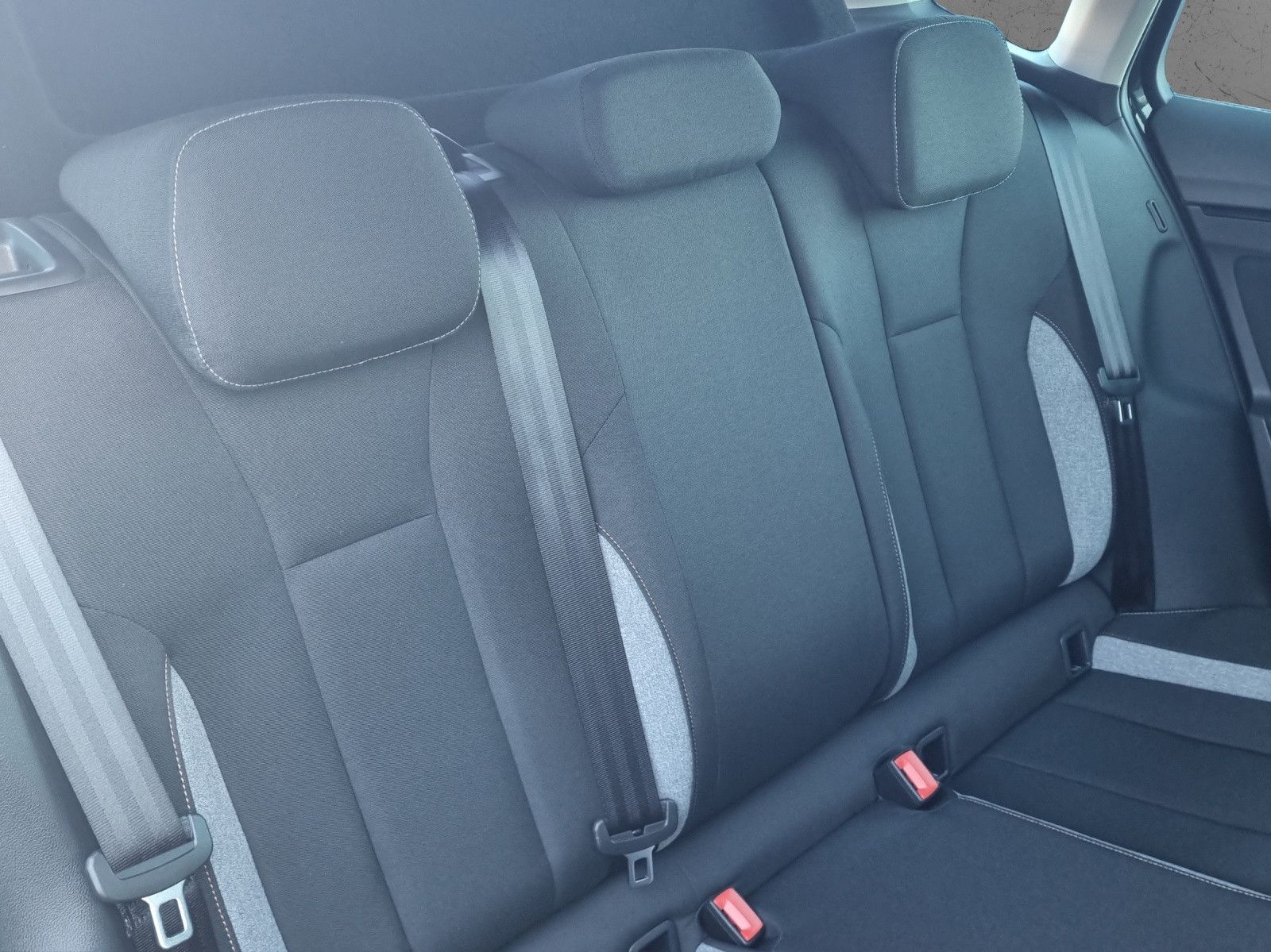 Fahrzeugabbildung SKODA Kamiq Tour 1,5 TSI DSG AHK 18" Fahrassi Info.