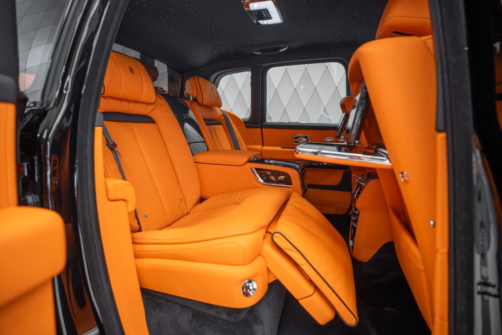 Cullinan BLACK BADGE 2026 BLACK/ORANGE FOOTREST - Bild 18