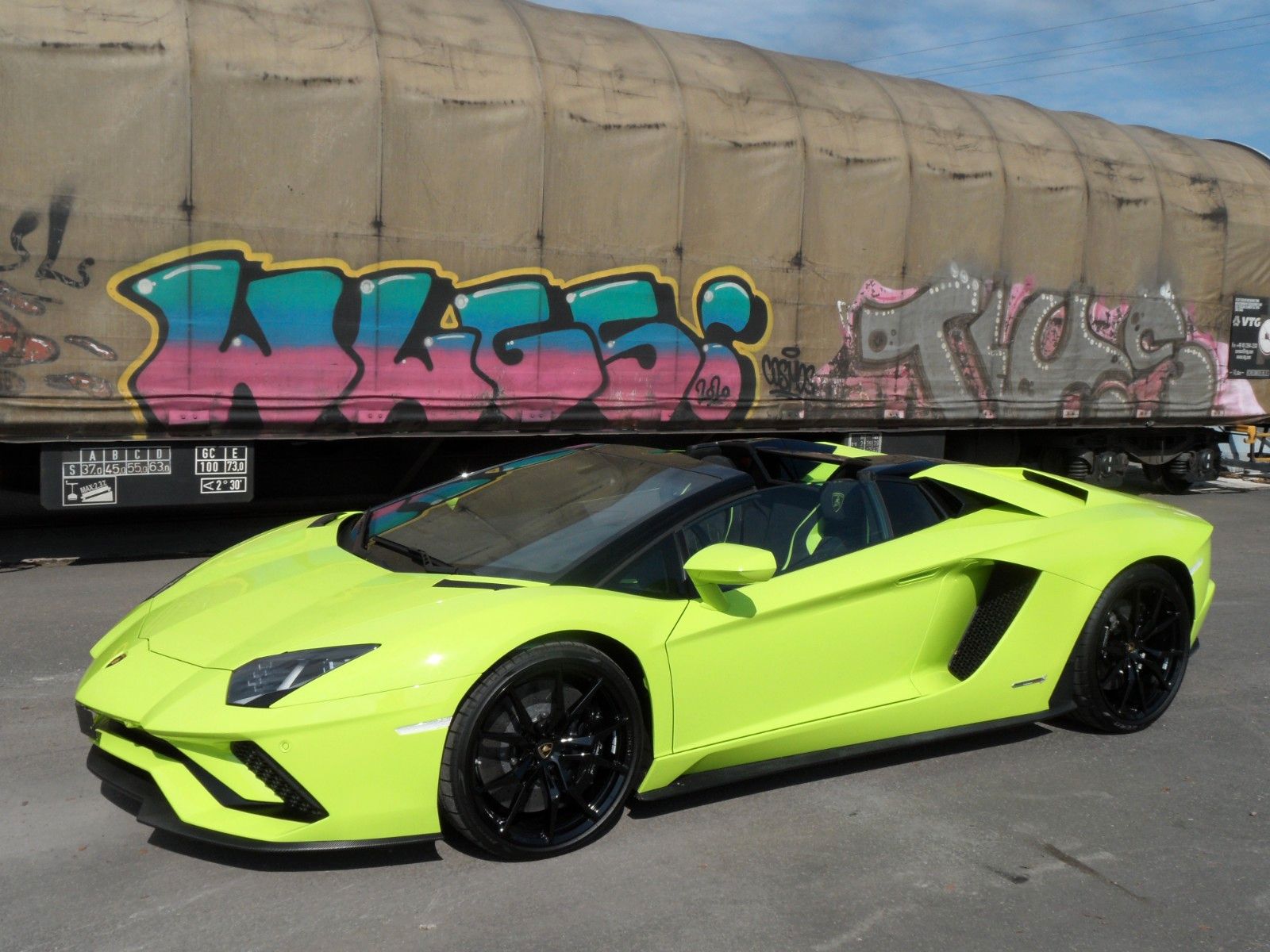 LAMBORGHINI Aventador