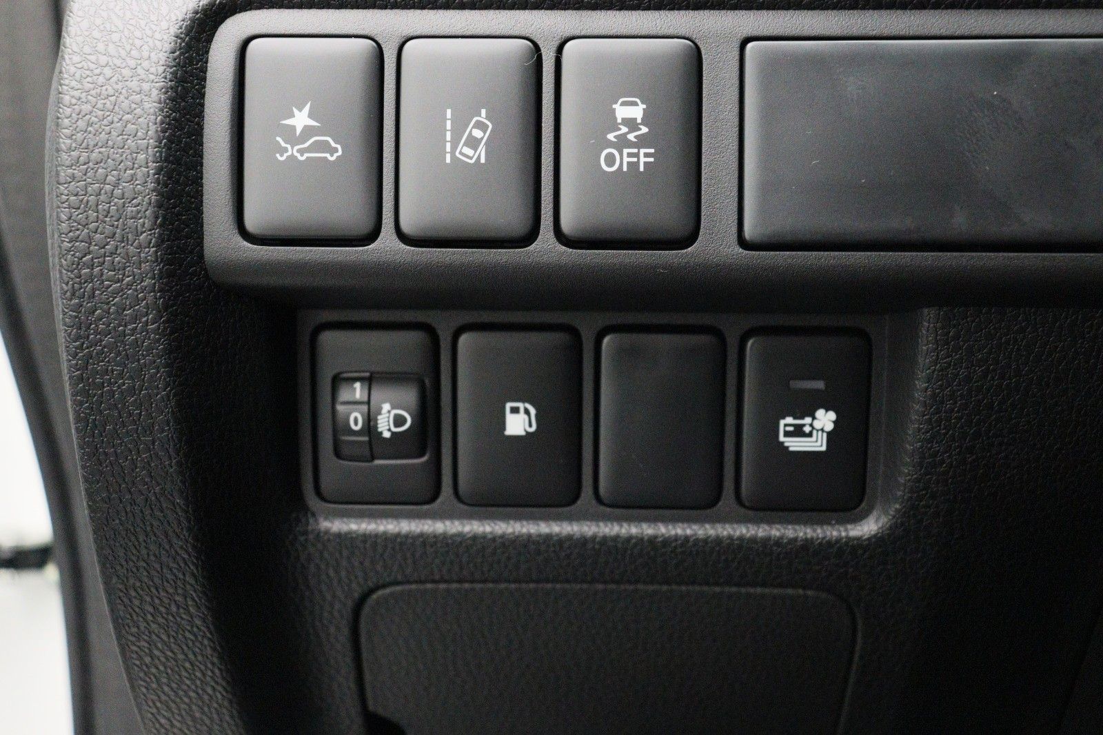 Fahrzeugabbildung Mitsubishi Eclipse Cross Plug-in Hybrid 2.4 Basis 4WD