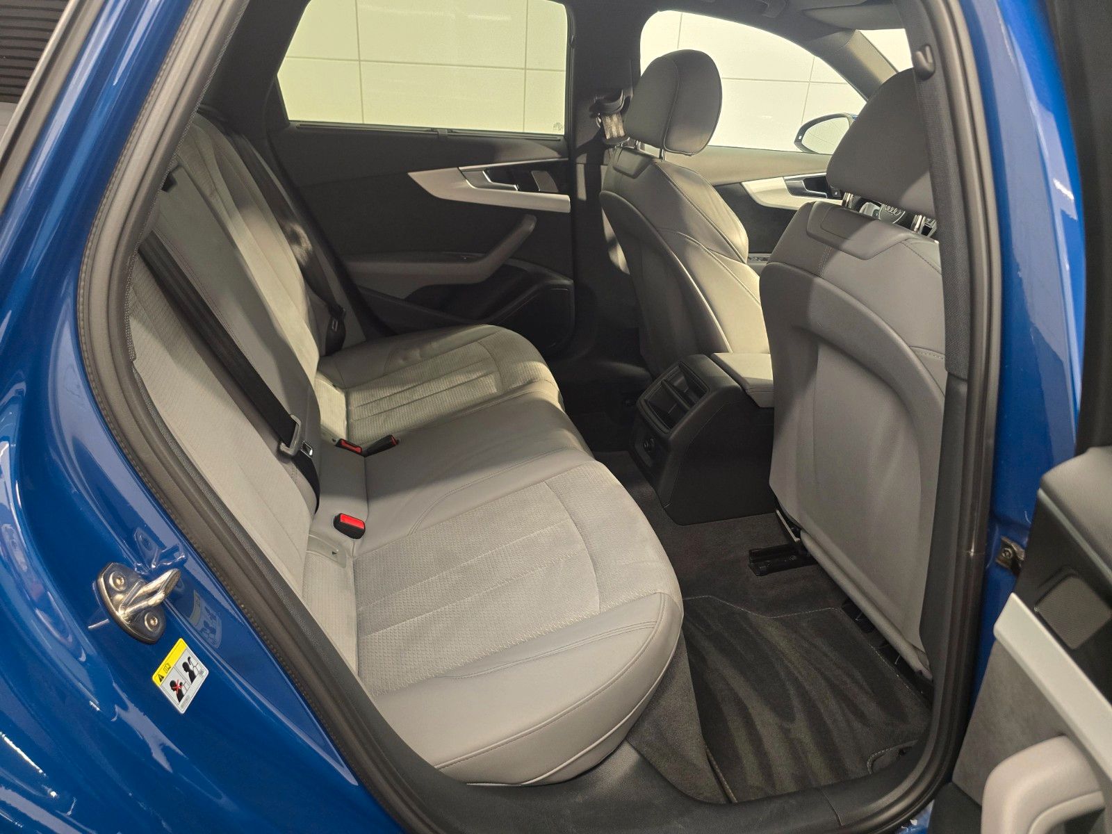 Audi A4 35 Avant 2.0 TDI S-tronic 2X S line/LED/Navi foto 15