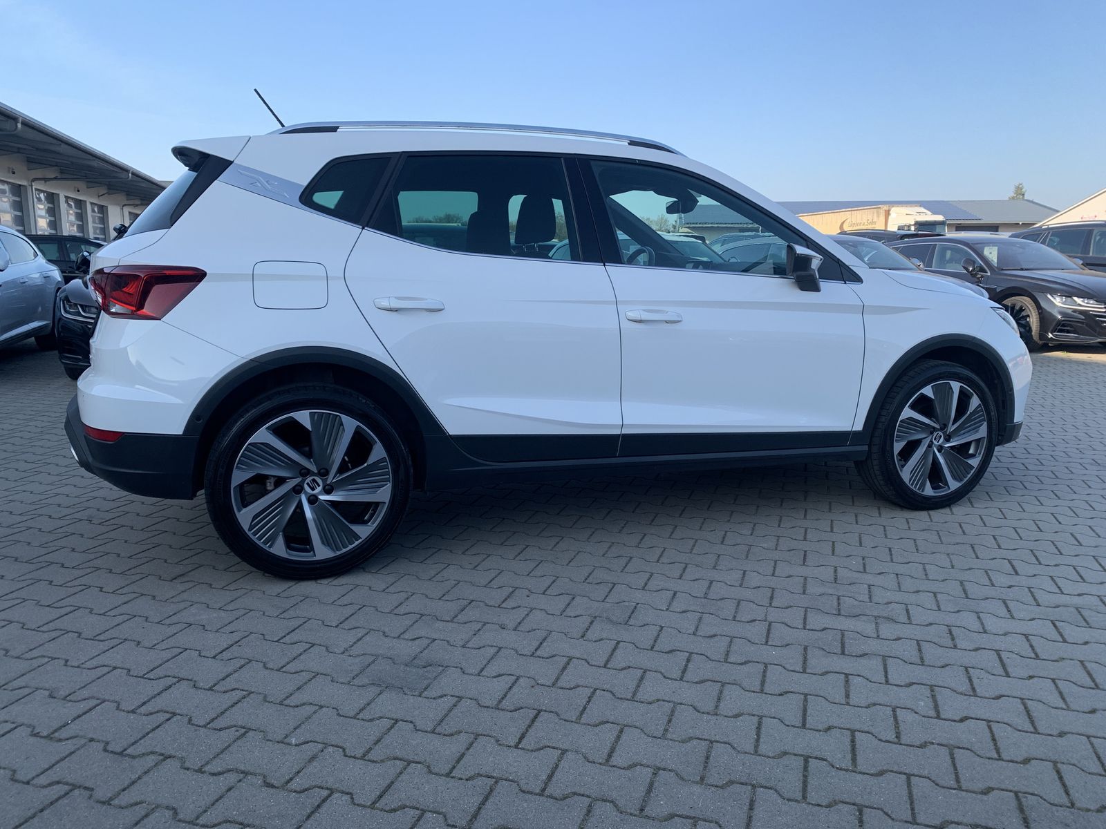 Fahrzeugabbildung SEAT Arona 1.5 TSI*FR*Beats*LED*AHK*Cam*ACC*