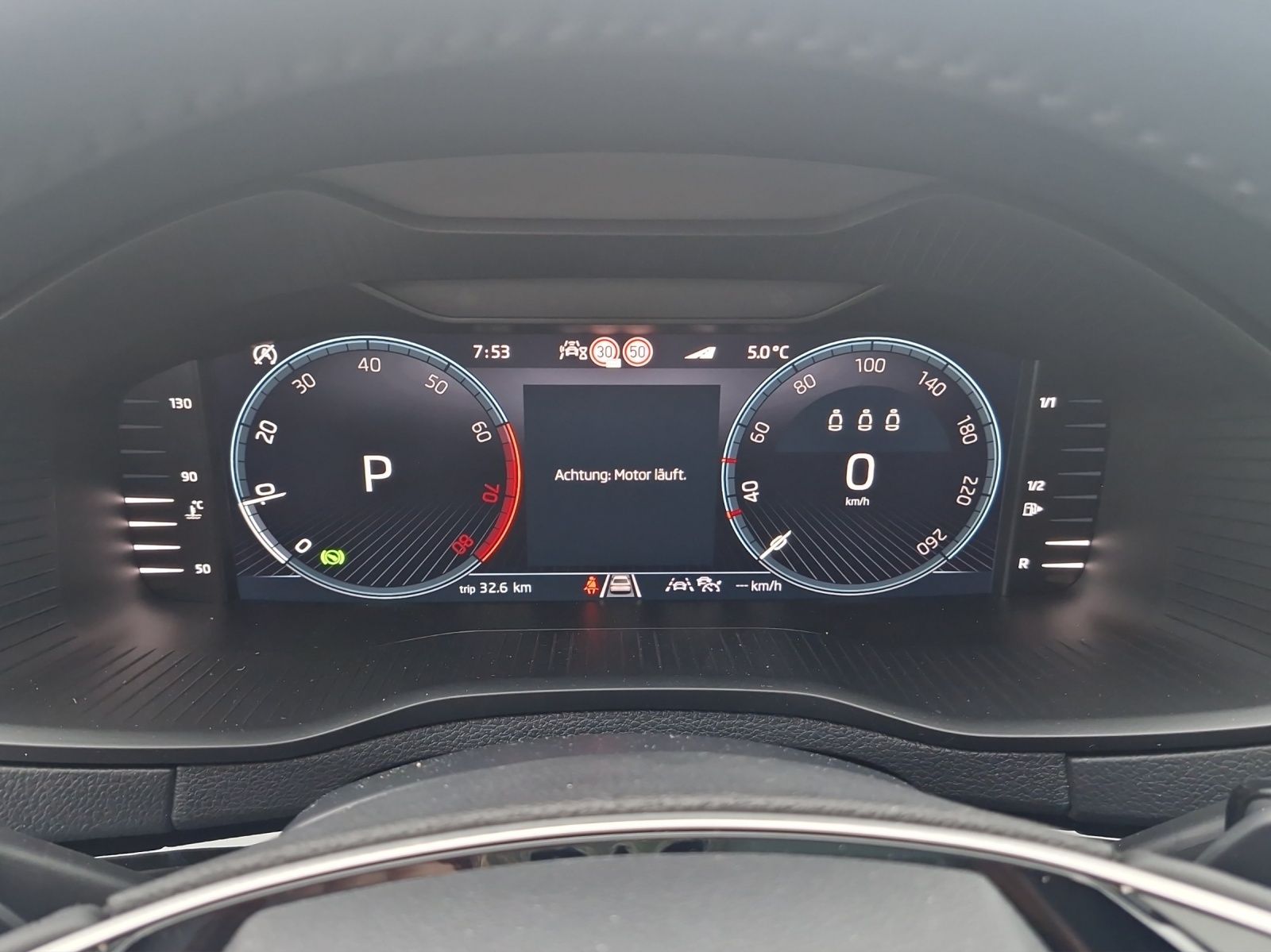 Fahrzeugabbildung SKODA Karoq Balance 1.5 TSI DSG AHZ RFK ACC