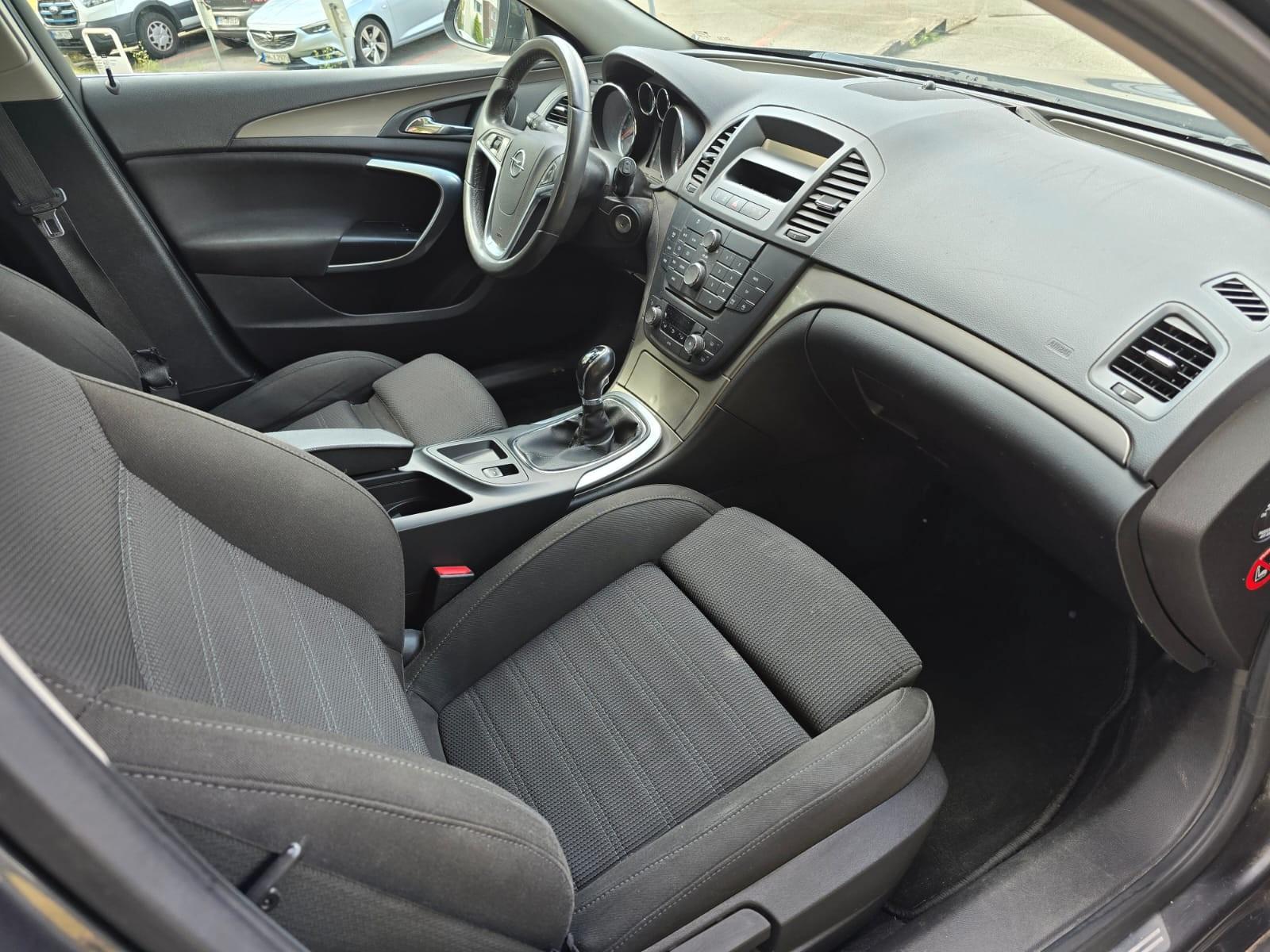Opel Insignia 2009 — photo 10