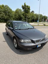 Volvo V70 T5 -2,3 - Volvo V70 mit Benzin-Antrieb: Leder, Kombi, Automatik, Klimaanlage