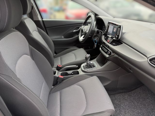 Fahrzeugabbildung Hyundai i30 Soko Navi 1.4 +NAVI+CARPLAY+RADIO+KLIMA+SHZ+