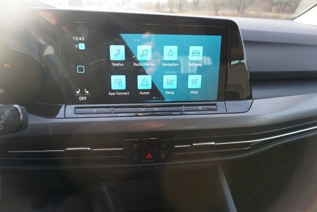 Fahrzeugabbildung Volkswagen Golf VIII TSI Style Matrix Navi Pano AID ACC PDC
