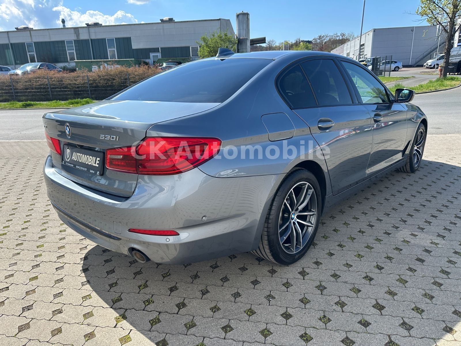 Fahrzeugabbildung BMW 530 i Lim. xDrive Sport Line/Navi/Leder/LED/Kam.