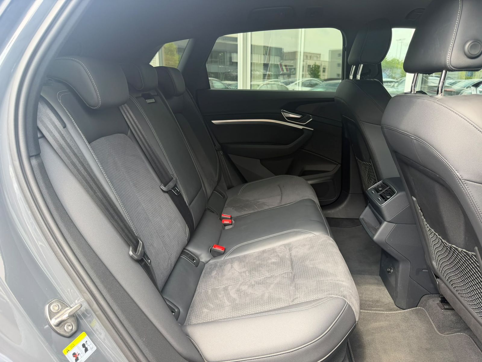 Fahrzeugabbildung Audi Q8 e-tron 55 QUAT 2X S LINE OPTIK BLACK+LUFT+AHK