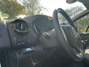 Opel Vivaro - 12