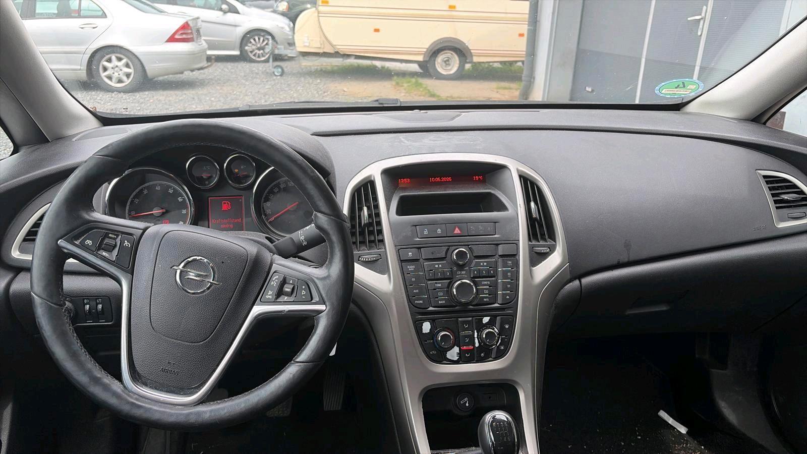 Opel Astra 2013 — photo 7