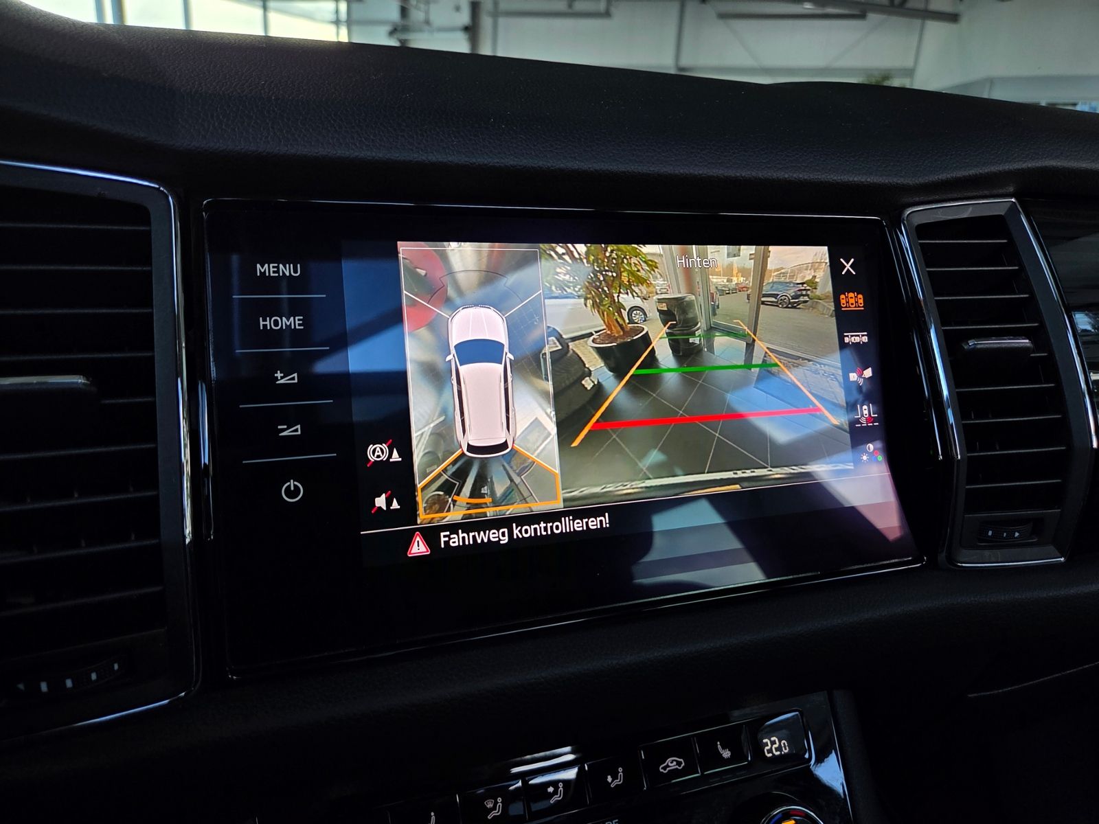 Fahrzeugabbildung SKODA Kodiaq Style 4x4 PANO MEMORY 360° STNDHZ