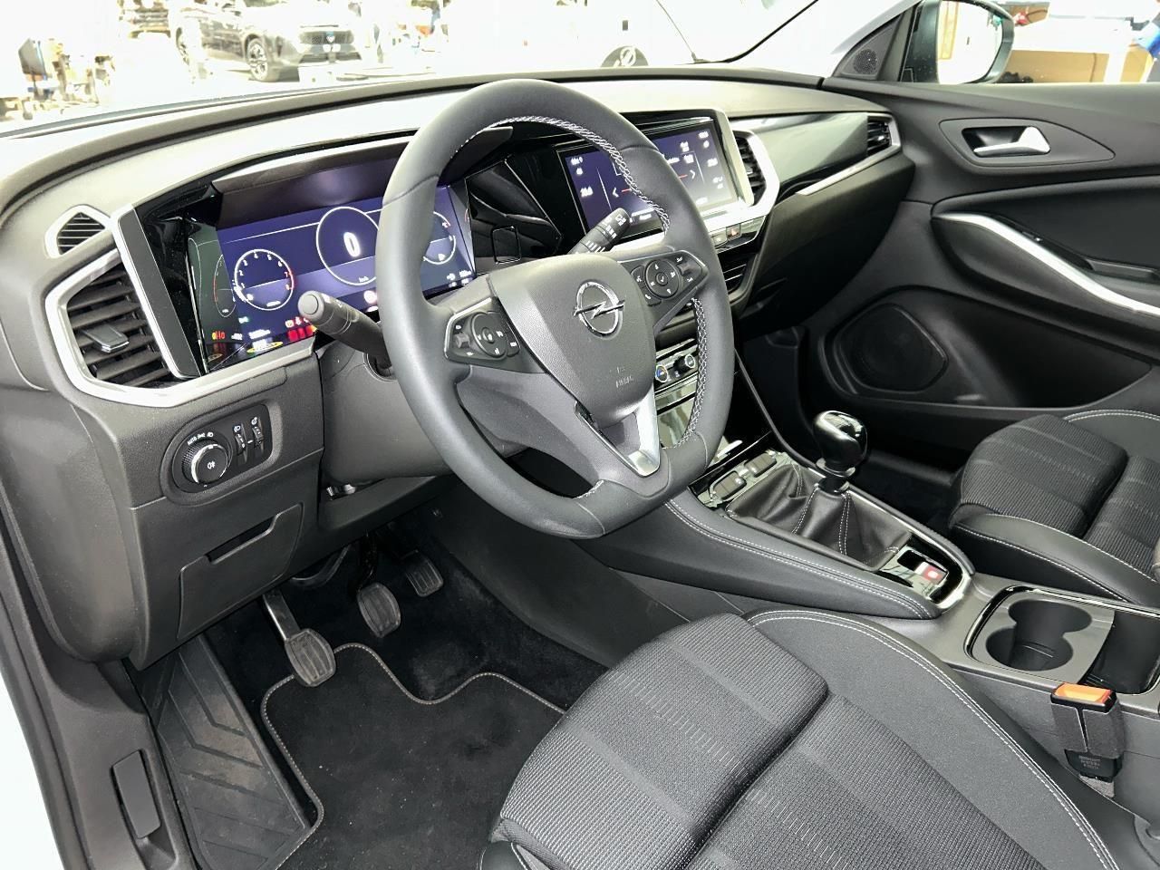Fahrzeugabbildung Opel Grandland 1.2T GS - AHZV, 360°Kamera, Sitzhz+Len