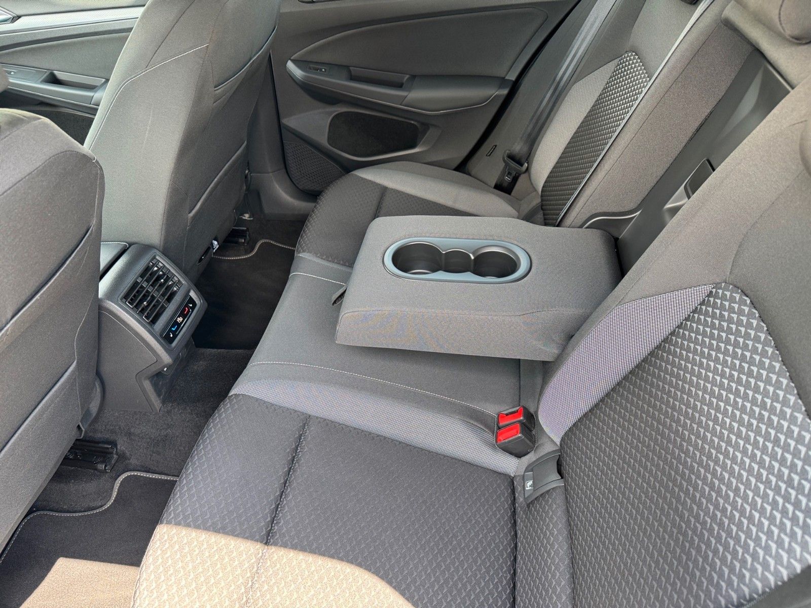 Fahrzeugabbildung Volkswagen Golf VIII Lim. Active 1.5 TSI