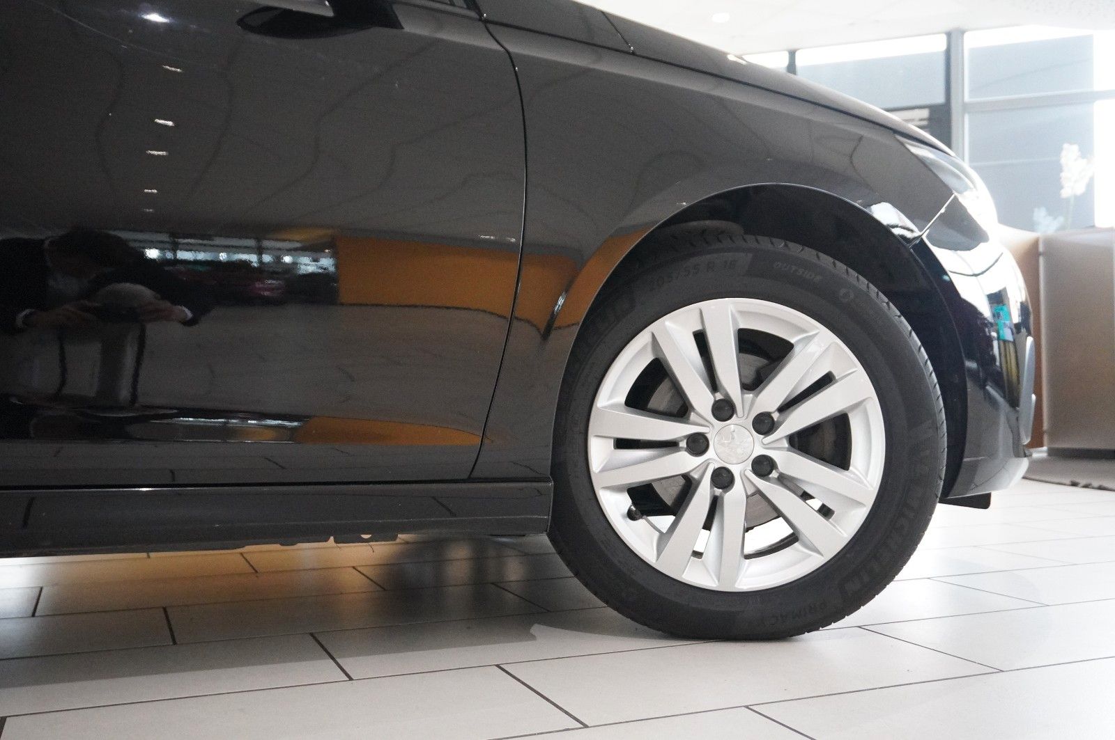 Fahrzeugabbildung Peugeot 308 LIM. 1.2T ACTIVE PACK NAVI/LED/TEMP./DAB+