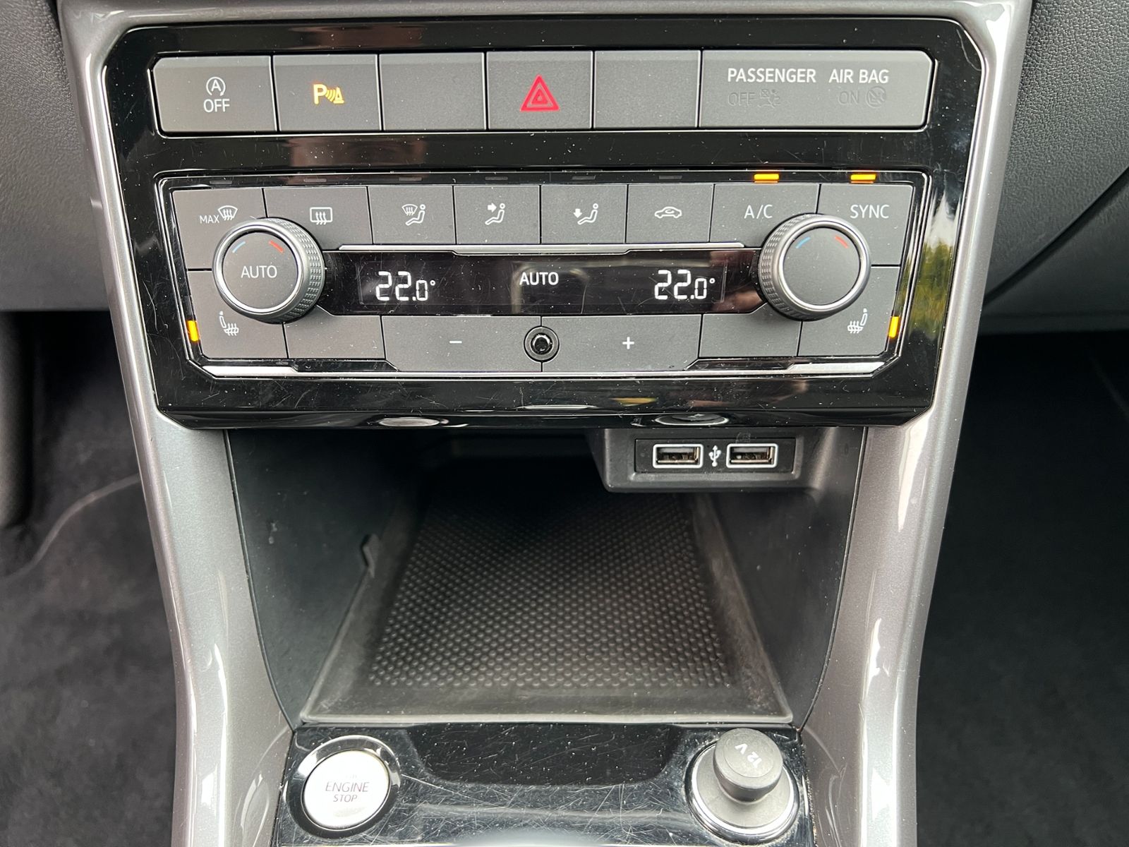 Fahrzeugabbildung Volkswagen T-Cross Style 1.6 TDI DSG *Beats, LED, ACC*