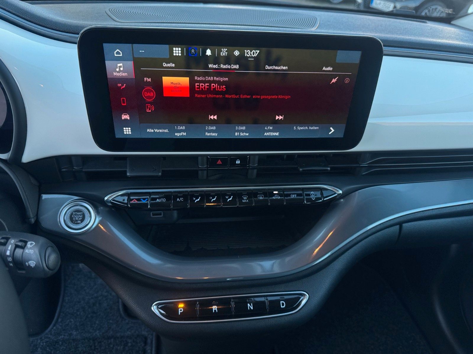 Fahrzeugabbildung Fiat 500e Carplay Klima Tempo