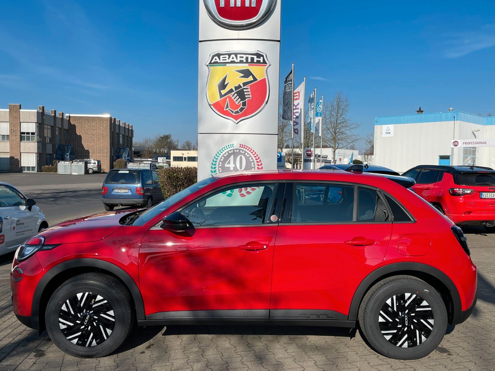 Fiat 600e Red PDC WinterPaket LED Keyless imagem 2
