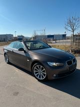 BMW E93 320i Cabrio / SHZ / KLIMA / MULTI / XENON - BMW 3er Reihe: Cabrio, E93