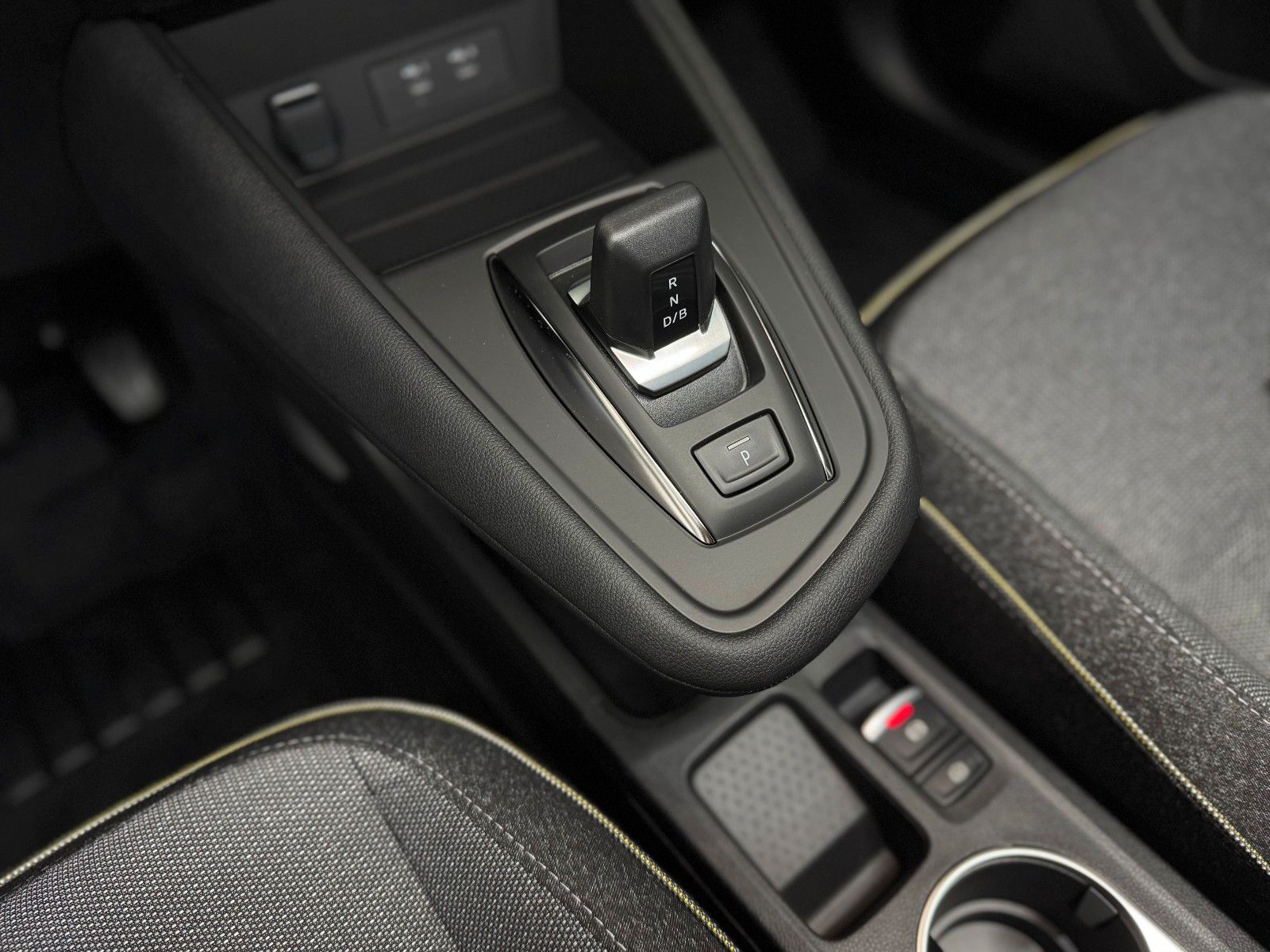 Fahrzeugabbildung Mitsubishi Grandis 1.8 Hybrid Benziner Intro Edition