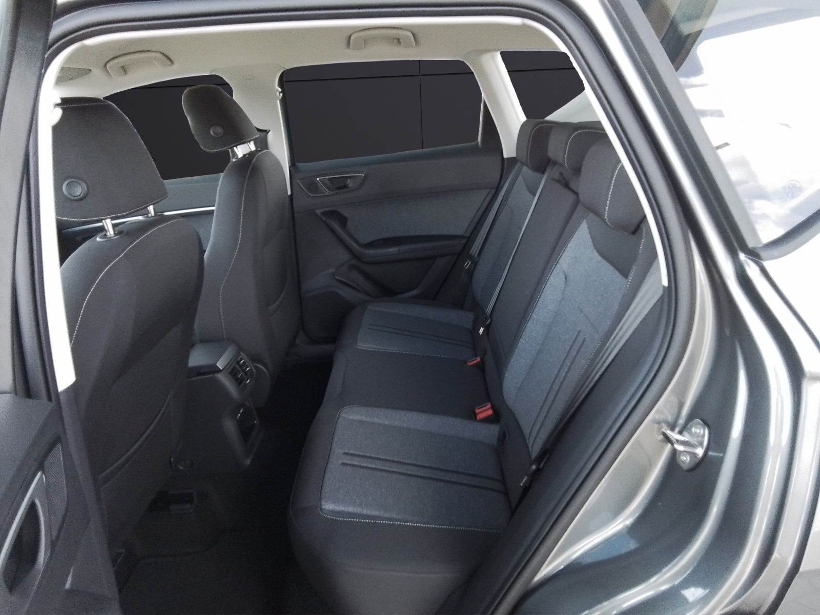 Fahrzeugabbildung SEAT Ateca TSI Style LED Navi ACC RFK SH App LM