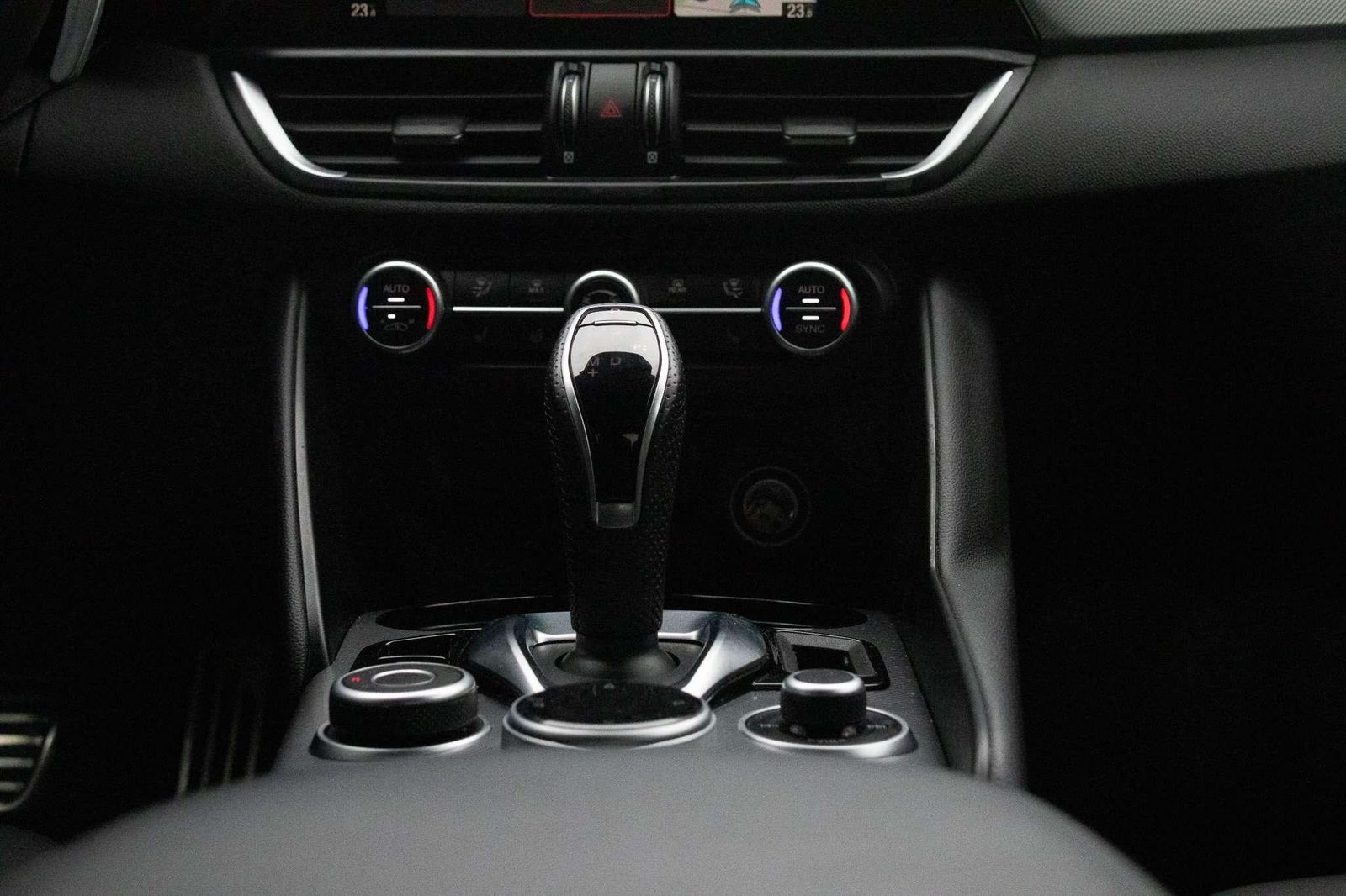 Fahrzeugabbildung Alfa Romeo Giulia MY23 Veloce 2.0T Vom AR Vertragshändler