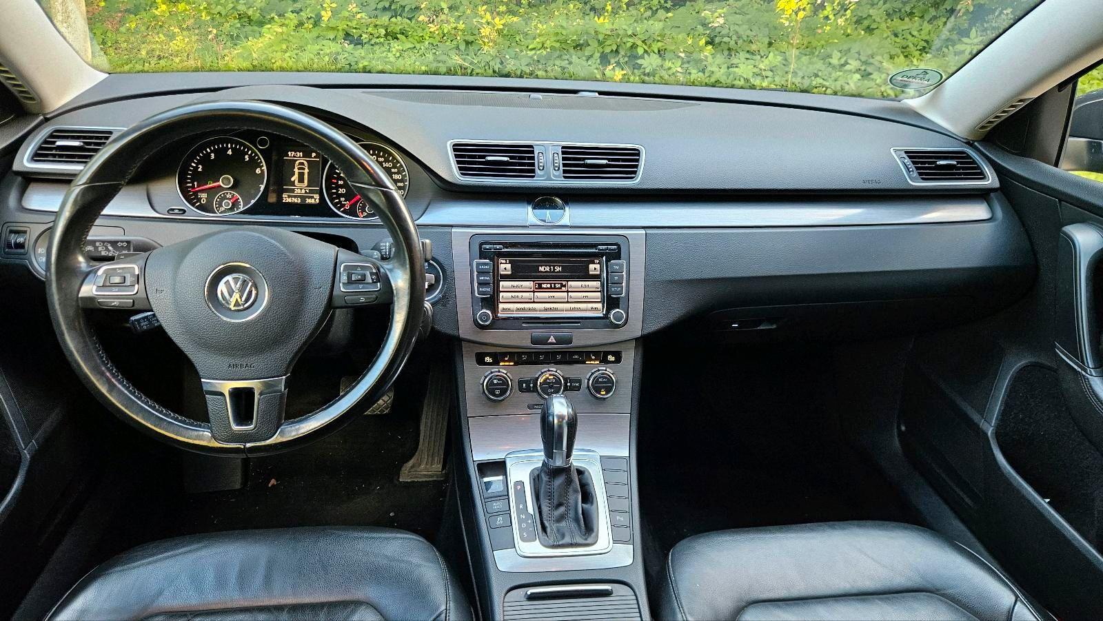 Volkswagen Passat 2012 — photo 14