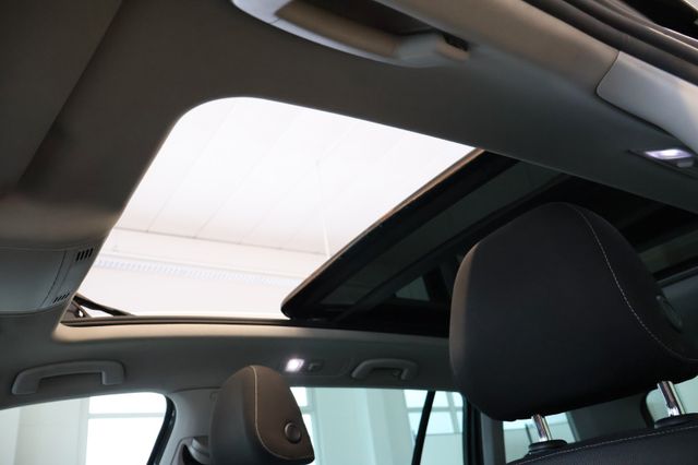 Volkswagen Golf VII Variant Highline LED Navi PanoSchiebe.