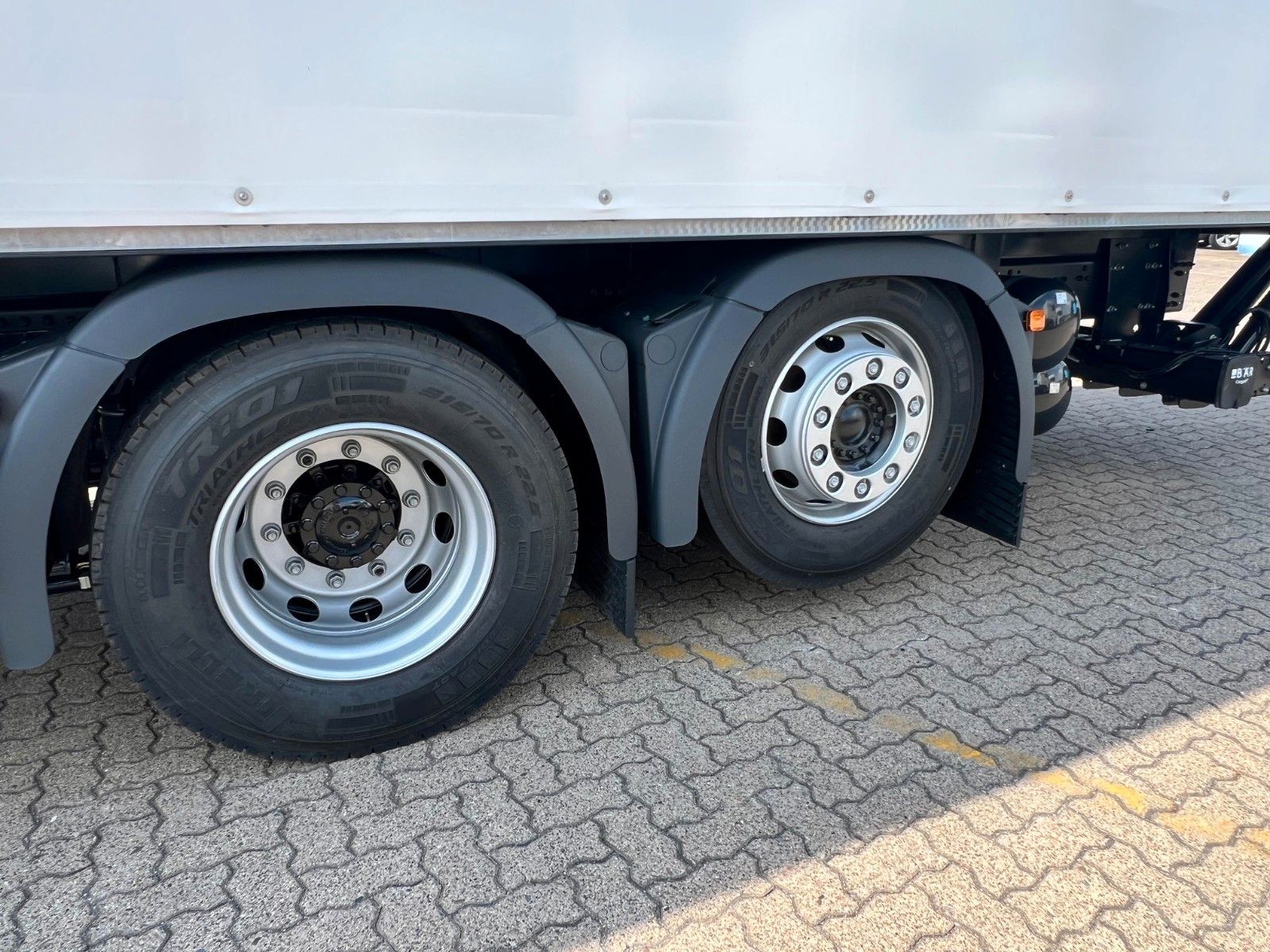 Fahrzeugabbildung MAN 26.480 6x2-4 LL CH