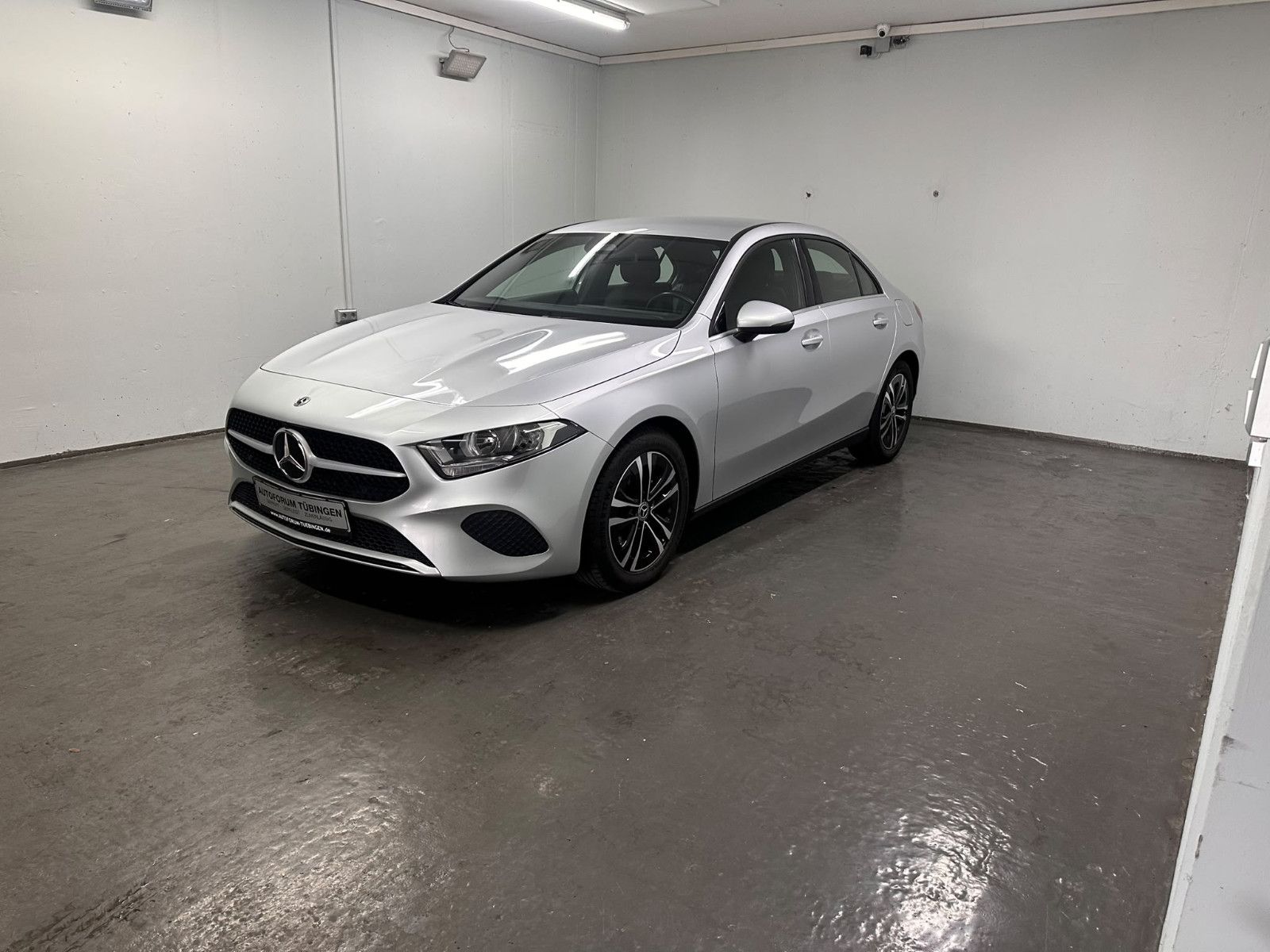 Fahrzeugabbildung Mercedes-Benz A 180 d DCT *LIMOUSINE *KLIMA*NAVI*CARPLAY*