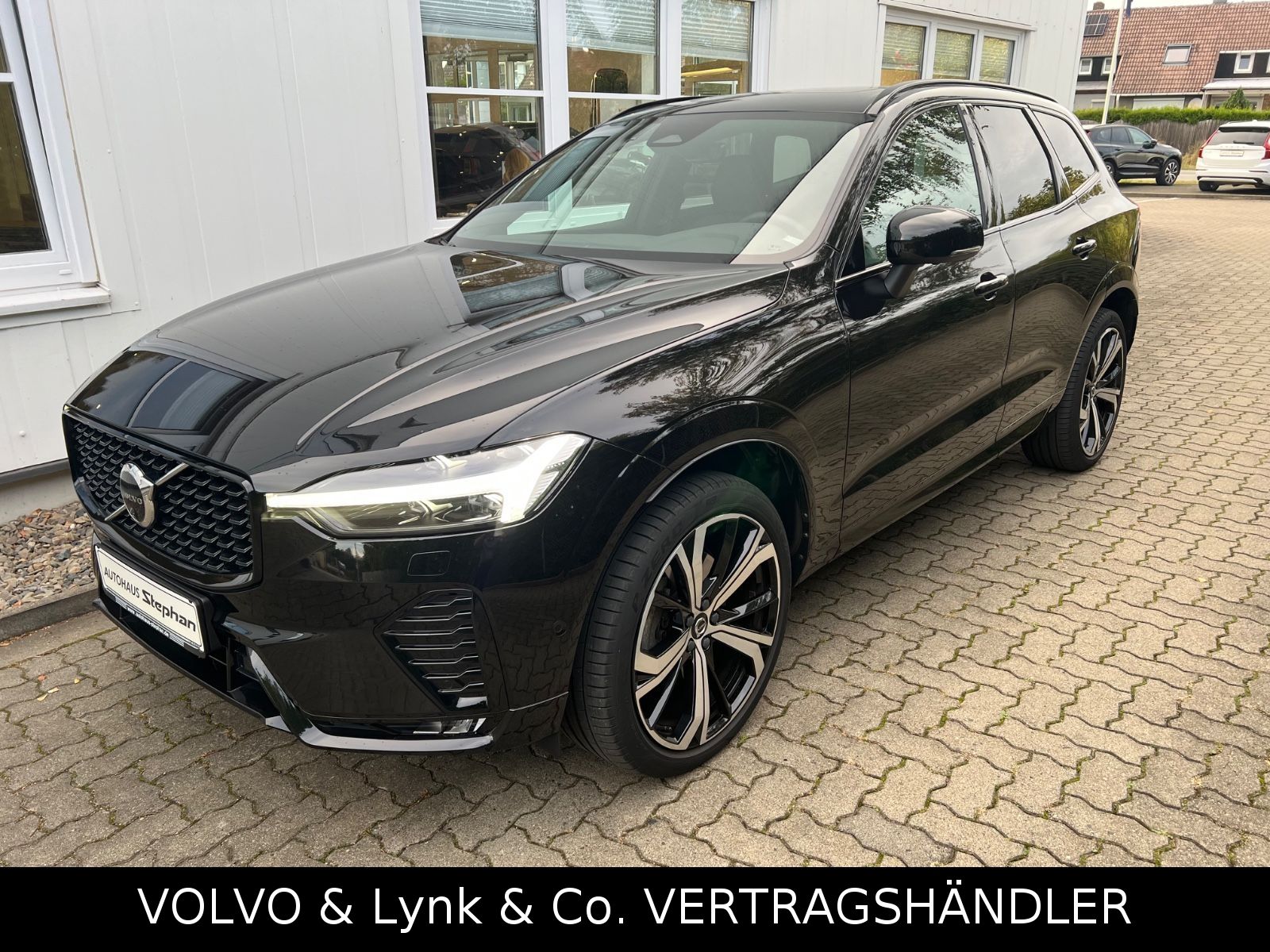 Volvo XC60 B4 Diesel Automatik AWD Plus Dark AHK foto 1